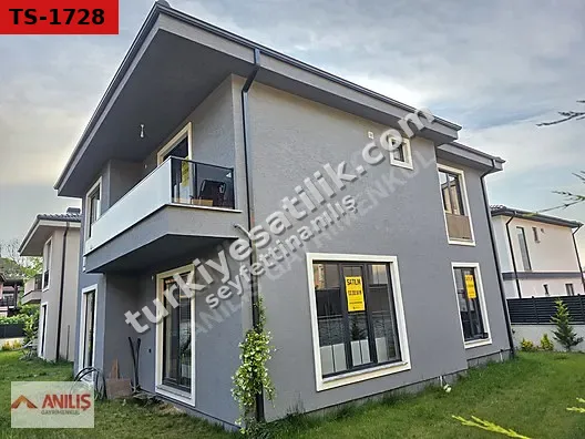 Sapanca Çayiçi'nde 4+1, 175m² Satılık Lüks Villa