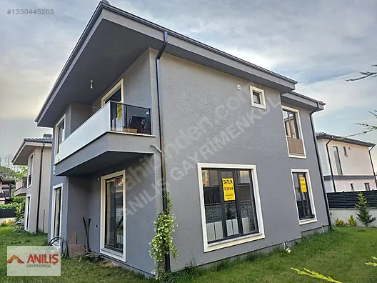 Sapanca Çayiçi'nde 4+1, 175m² Satılık Lüks Villa